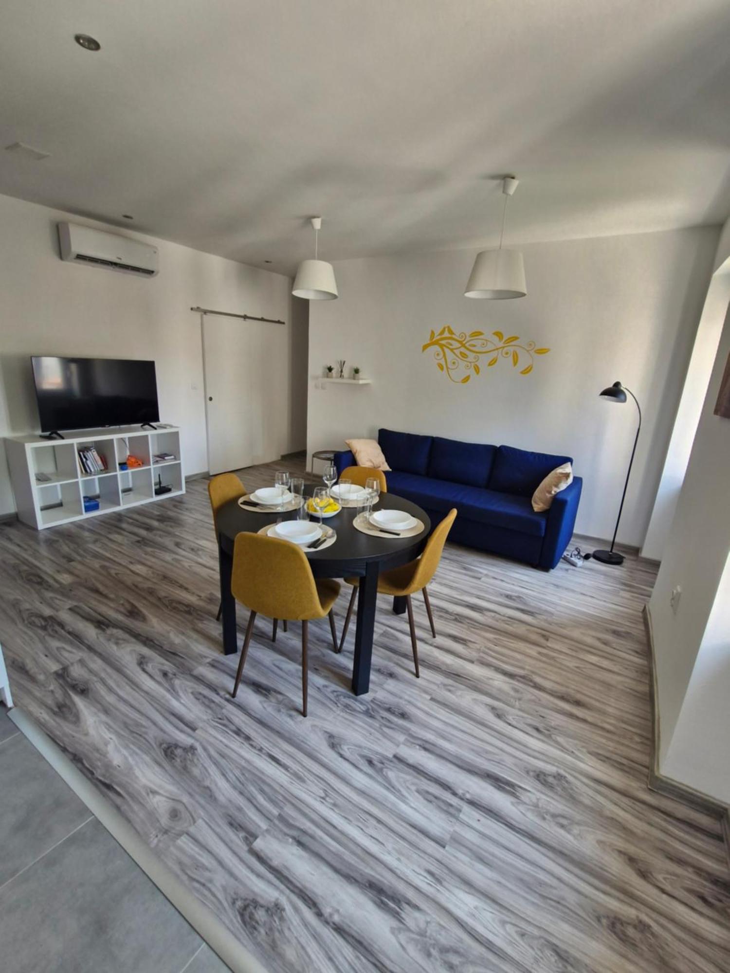 Apartment Yellow