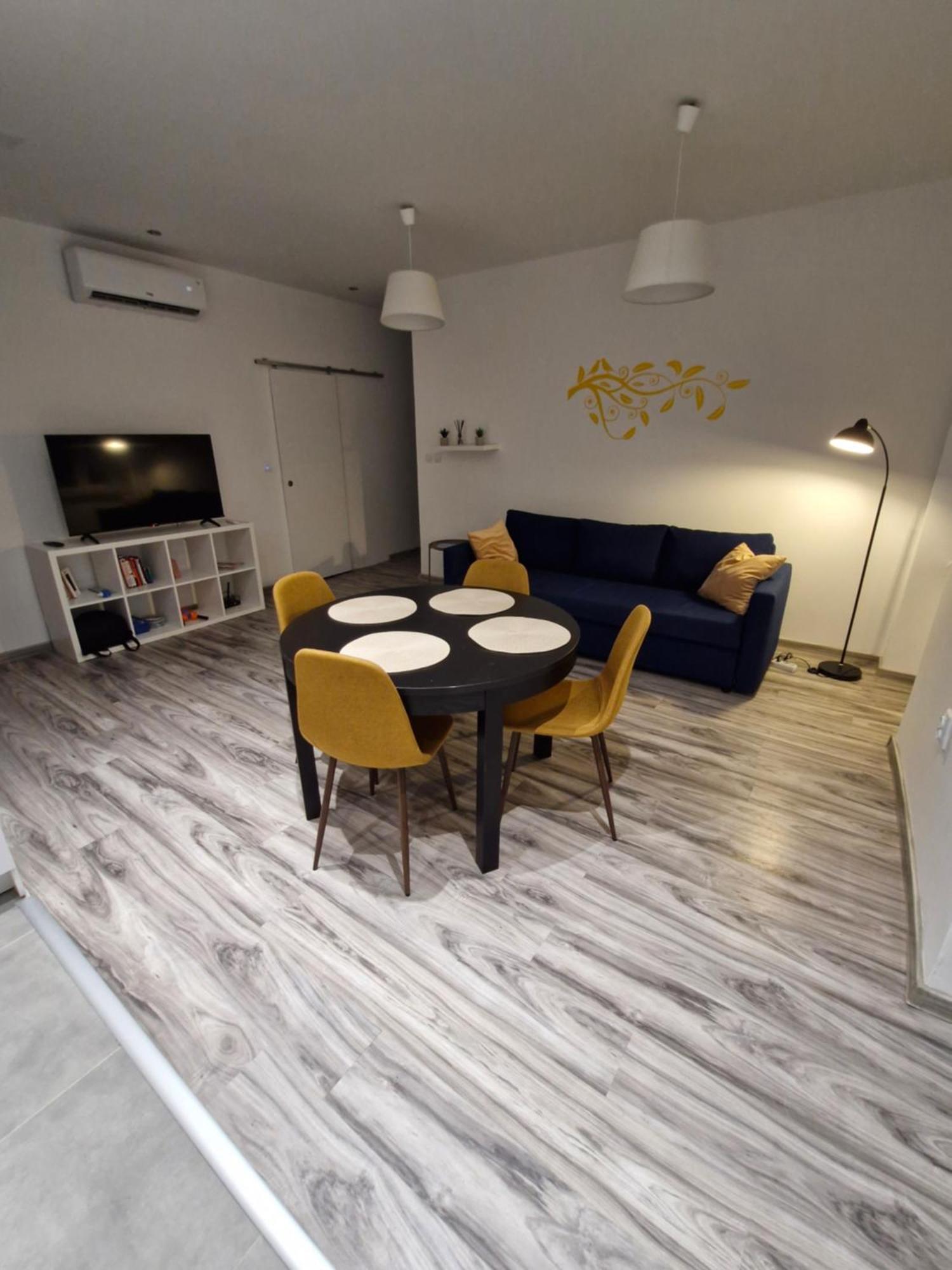 Yellow Apartment Pula